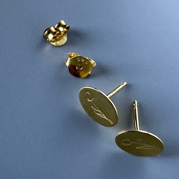 14k Gold Vermiel Tulip Stud Earrings - Picture 5 of 6